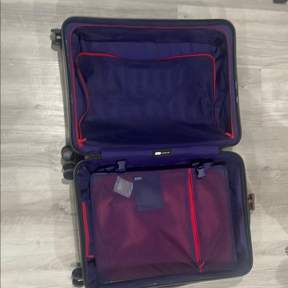 Away luggage/suitcase in medium size, limited edition! - Picture 6 of 8